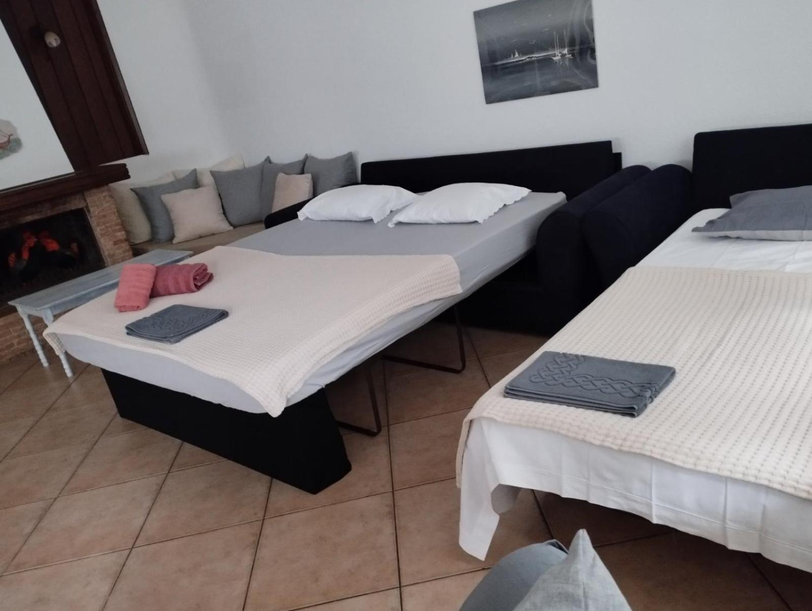 Elea Home Apartments อเล็กซานโดรโพลิส ภายนอก รูปภาพ